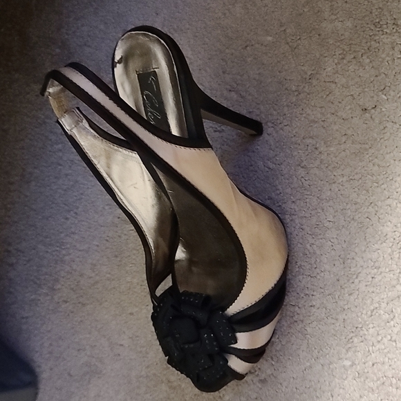 Heels - Picture 5 of 6